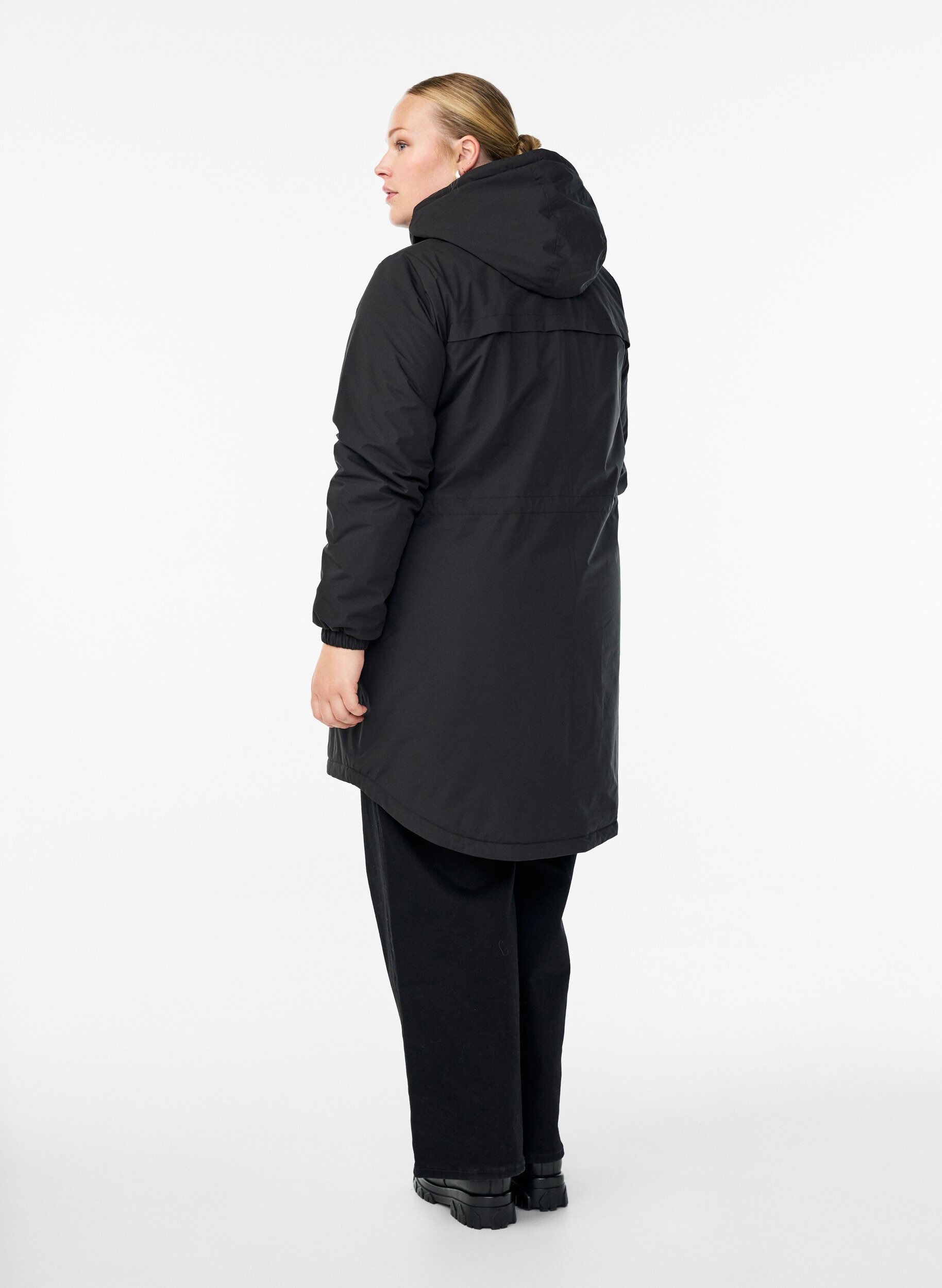 Zizzi Lett polstret parka med hette, Svart, Model image number 2