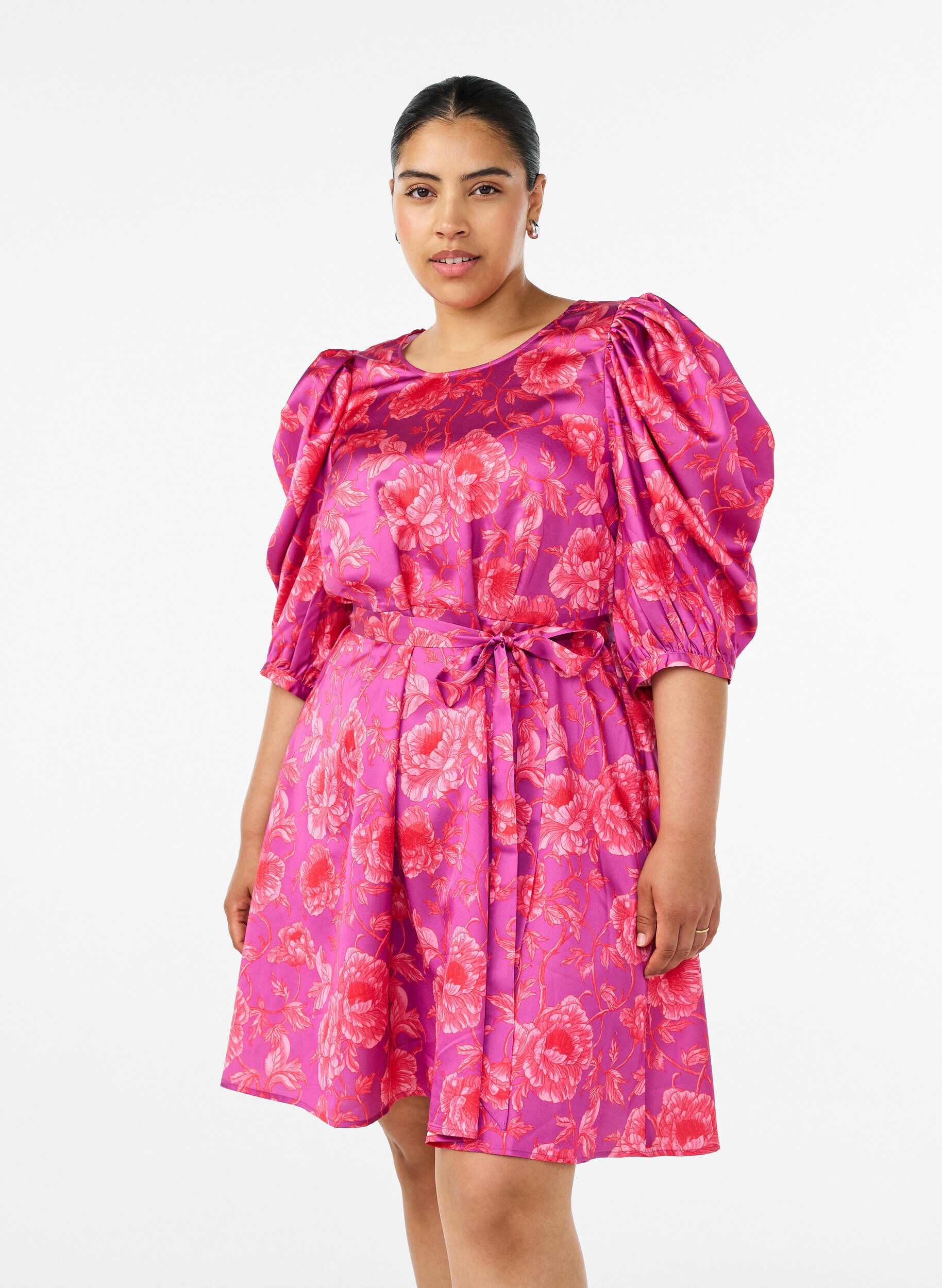 ZizziBlomstret kjole med puffede ermer og knytebelte, Rosa, Model image number 0