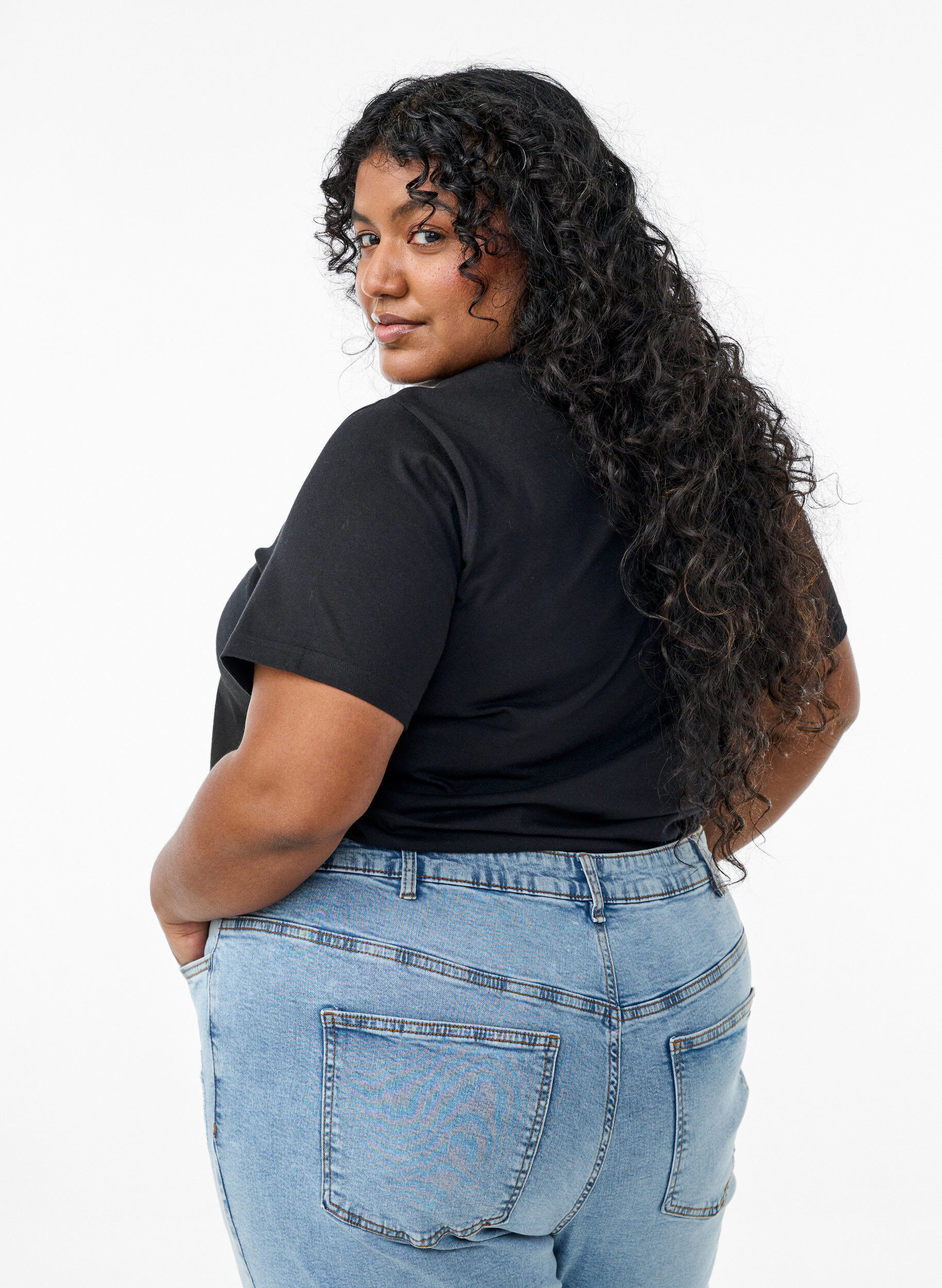 Zizzi T-skjorte med dekorative detaljer, Svart, Model image number 2