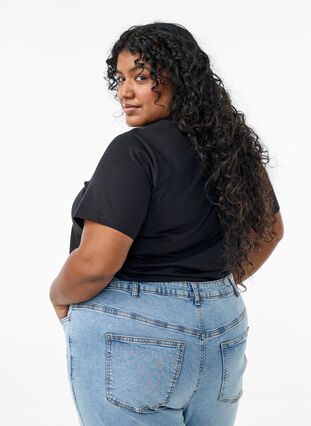 Zizzi T-skjorte med dekorative detaljer, Svart, Model image number 2