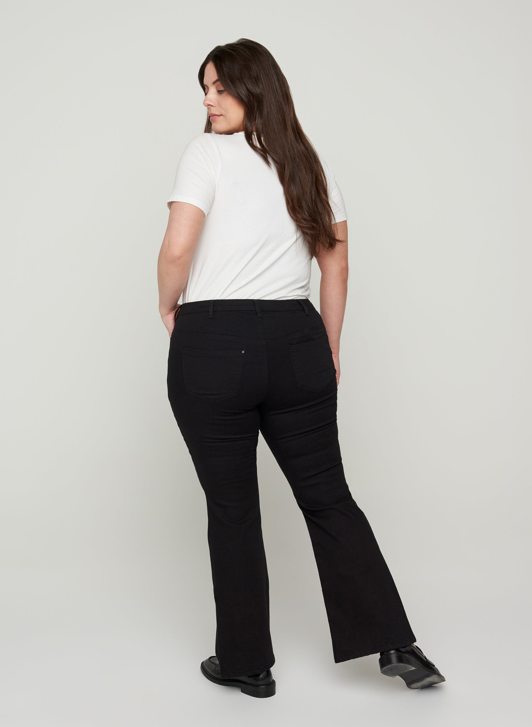 Zizzi Ellen bootcut jeans med h&oslash;yt liv, Black, Model image number 1