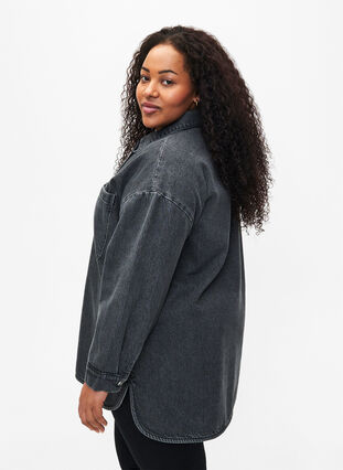 Zizzi Løstsittende denimjakke med knapper, Grey Denim, Model image number 1