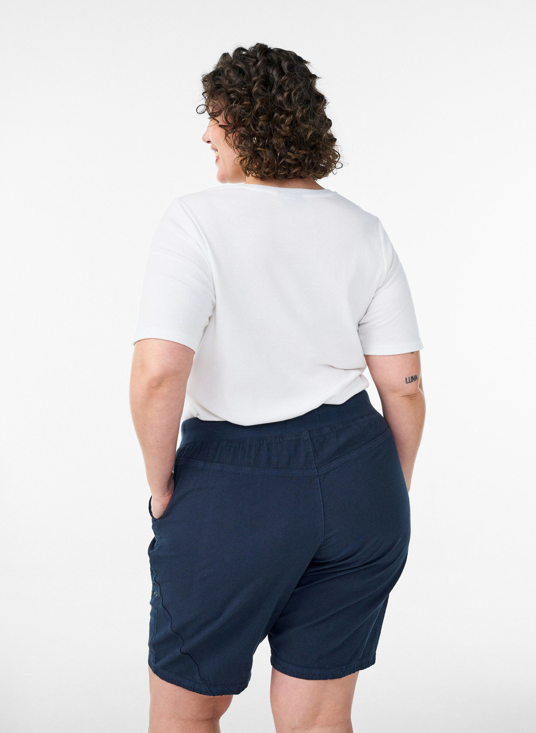 Zizzi L&oslash;s shorts av bomull med lommer, Bl&aring;, Model image number 2