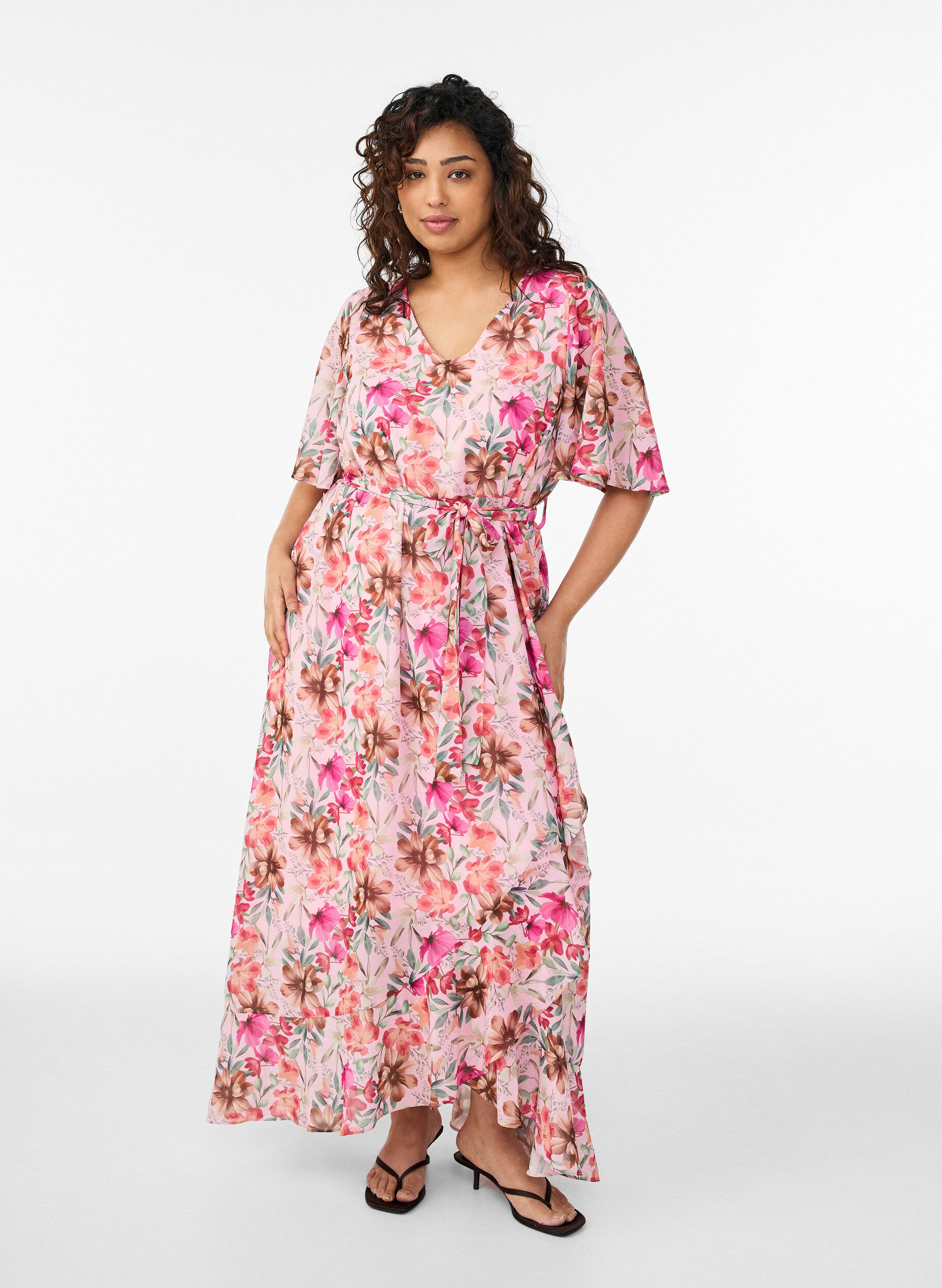 Zizzi Chiffon maxikjole med V-hals og rysjekant, Rosa, Model image number 0