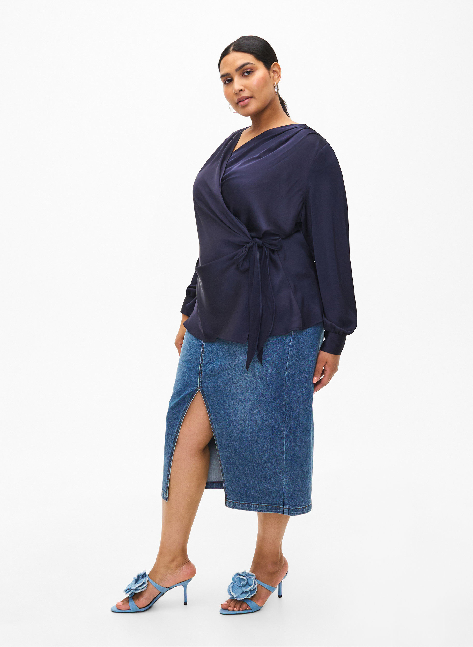 ZizziFestbluse i sateng med omslag, Night Sky, Model image number 2