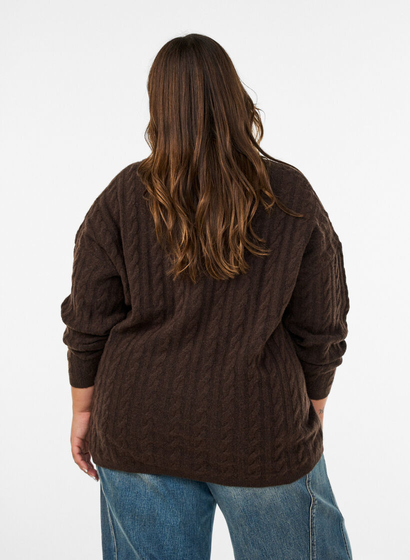 Strikket bluse med flettestrikk og V-hals, Brun, Model image number 2