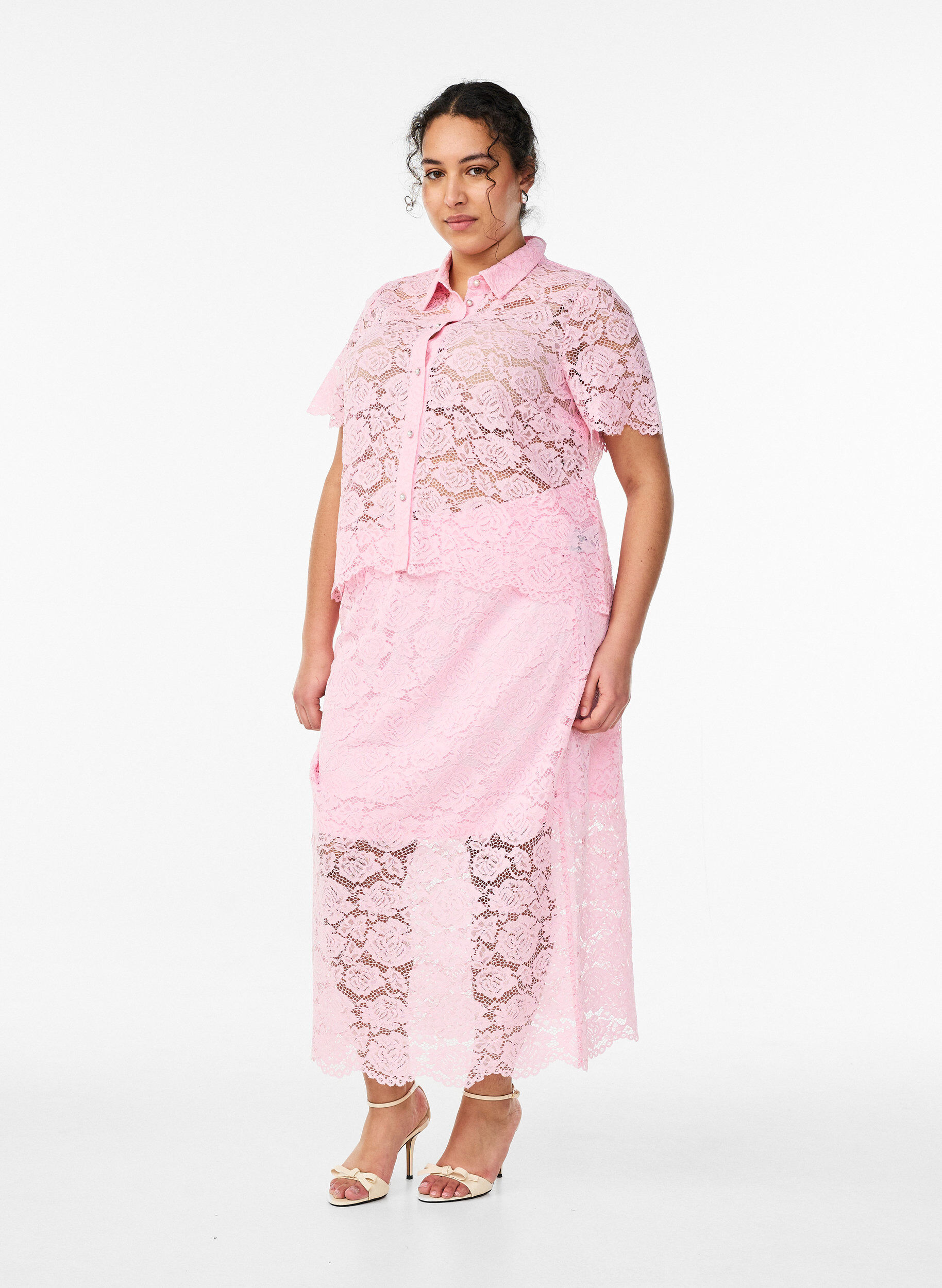 Midiskj&oslash;rt med blonder og elastisk midje, Rosa, Model