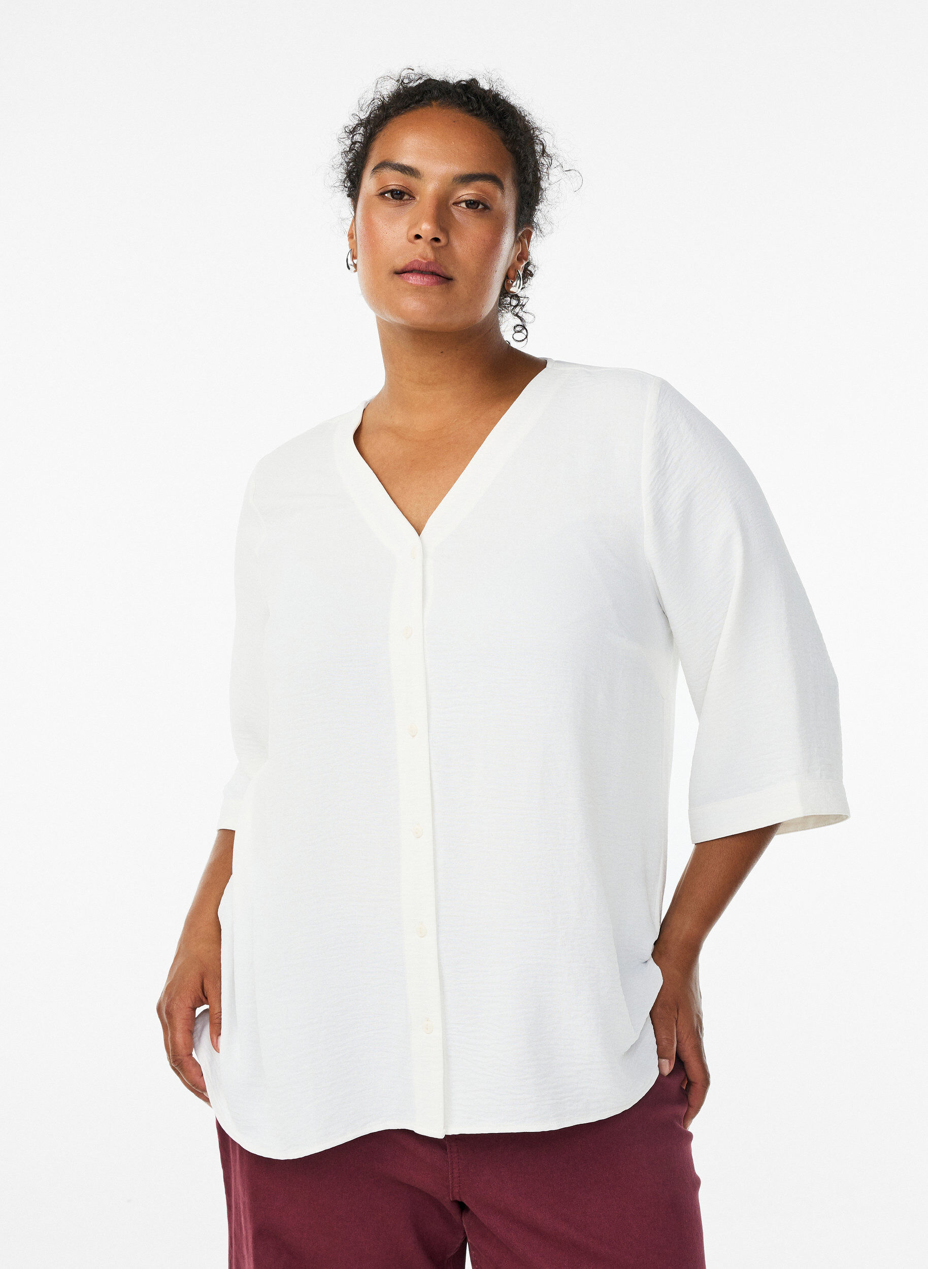Skjortebluse med v-hals og 3/4 ermer, Vanilje, Model