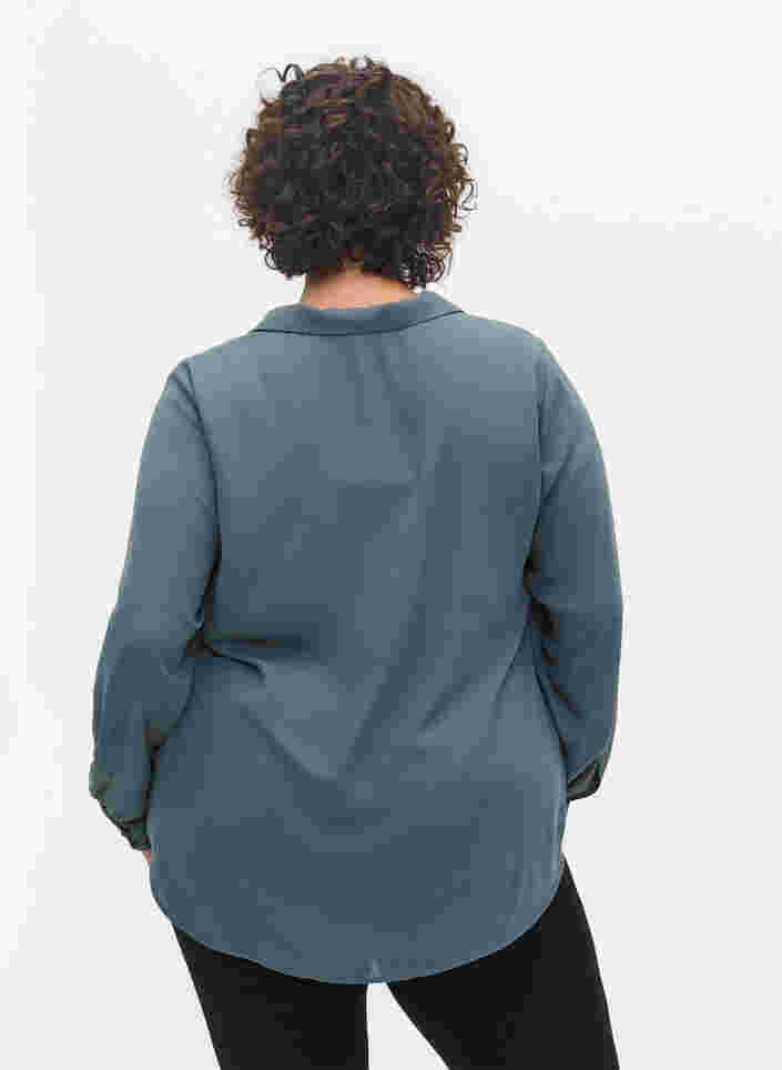 Skjorte med knappelukking og V-hals, Balsam Green, Model image number 1