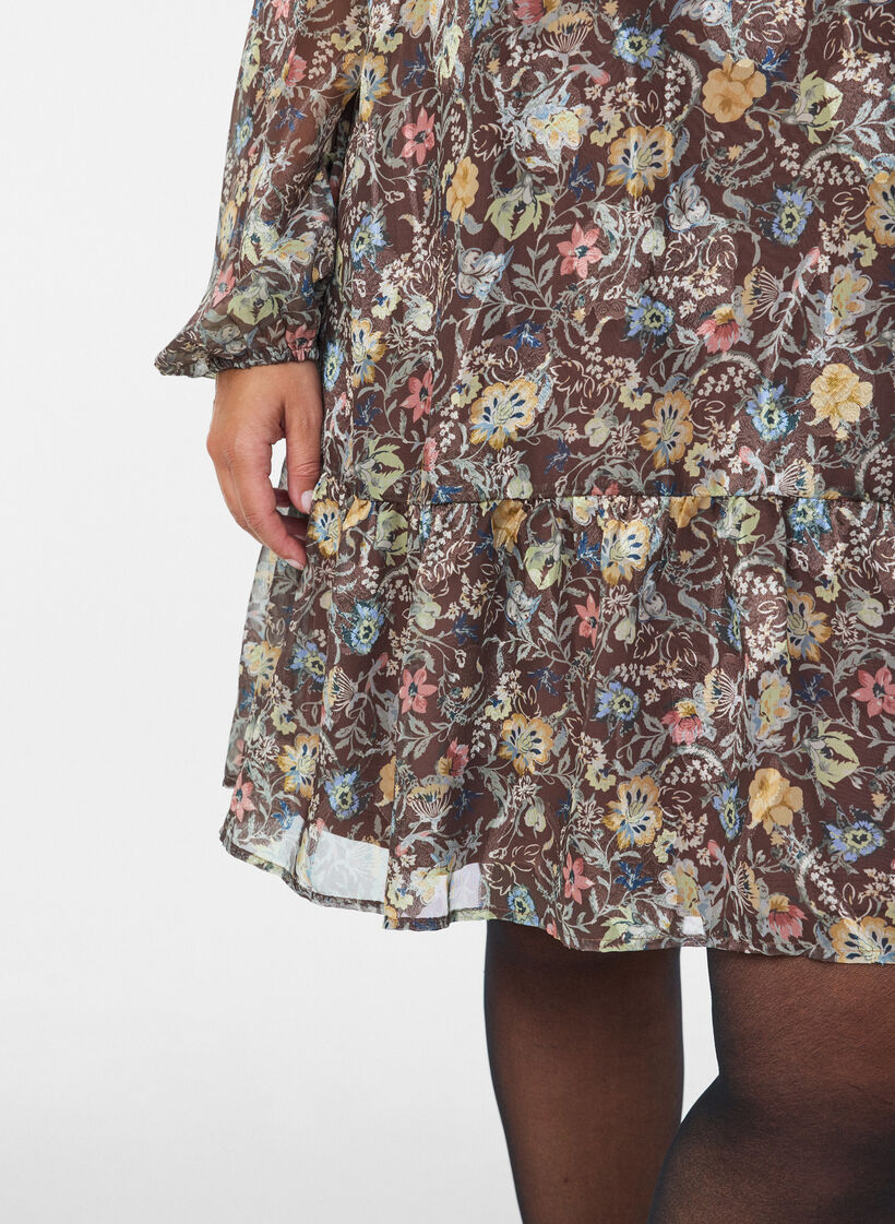 Chiffonkjole med blomstertrykk og volanglag, Brun, Model image number 3