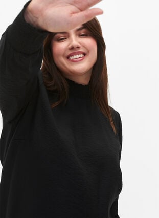 Zizzi viskosebluse med smock, Black, Model image number 2