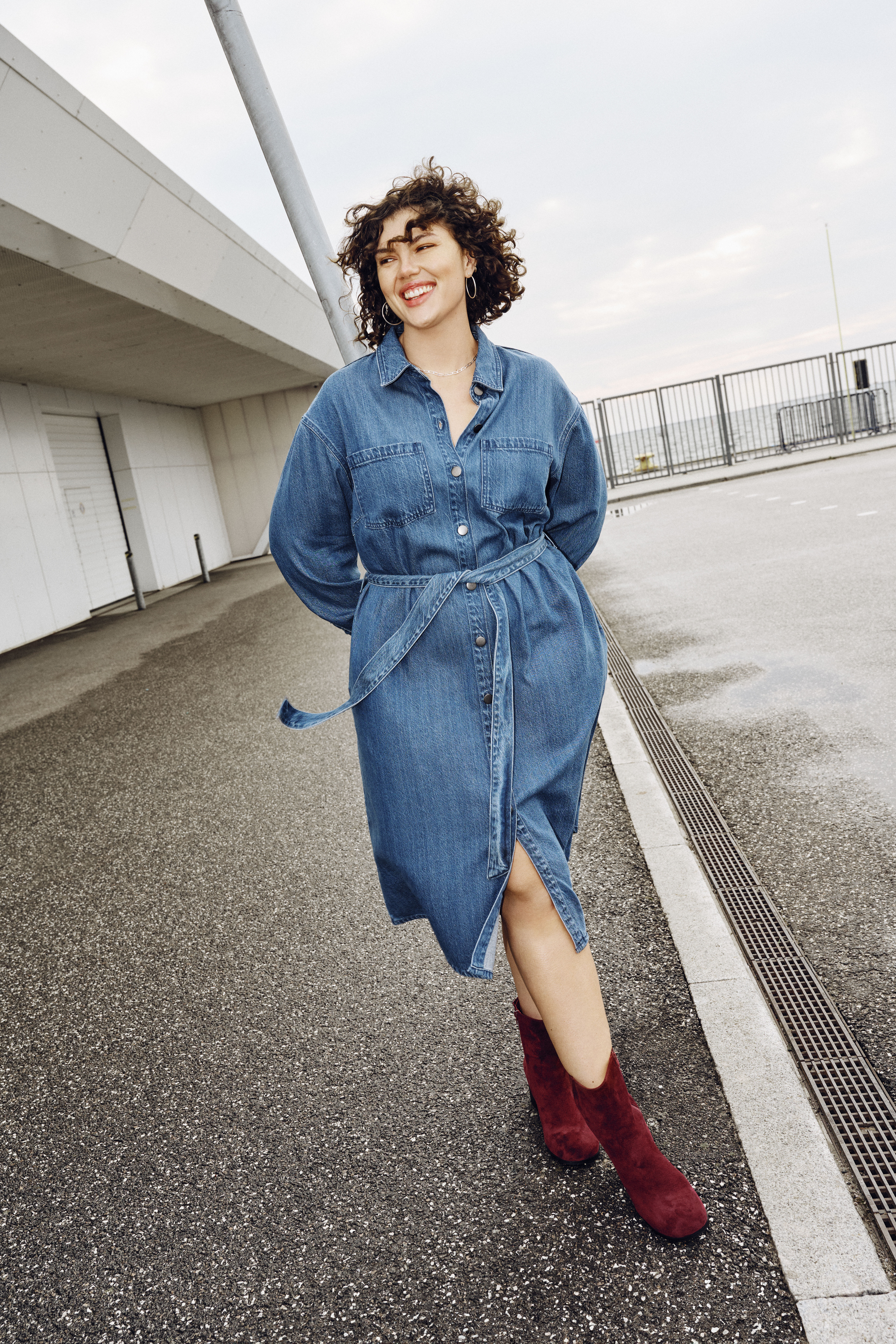 Denimkjole med knytbelte, , Model