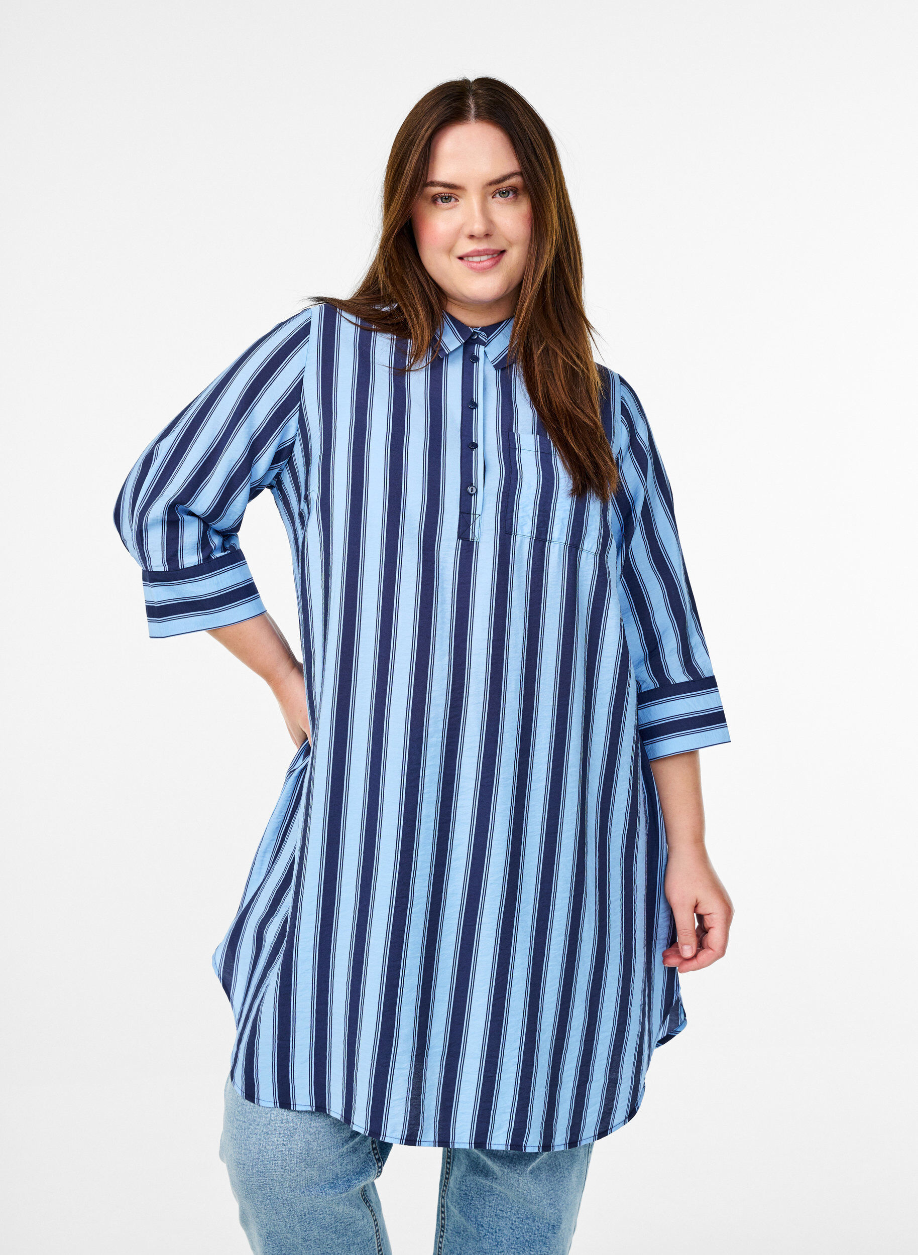 Kort kjole med krage og brystlomme, Bl&aring;, Model