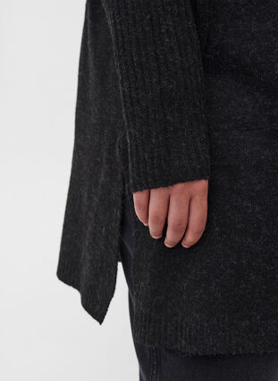 Melert strikket poncho med oppbrettet krave og splitter, Black, Model image number 2