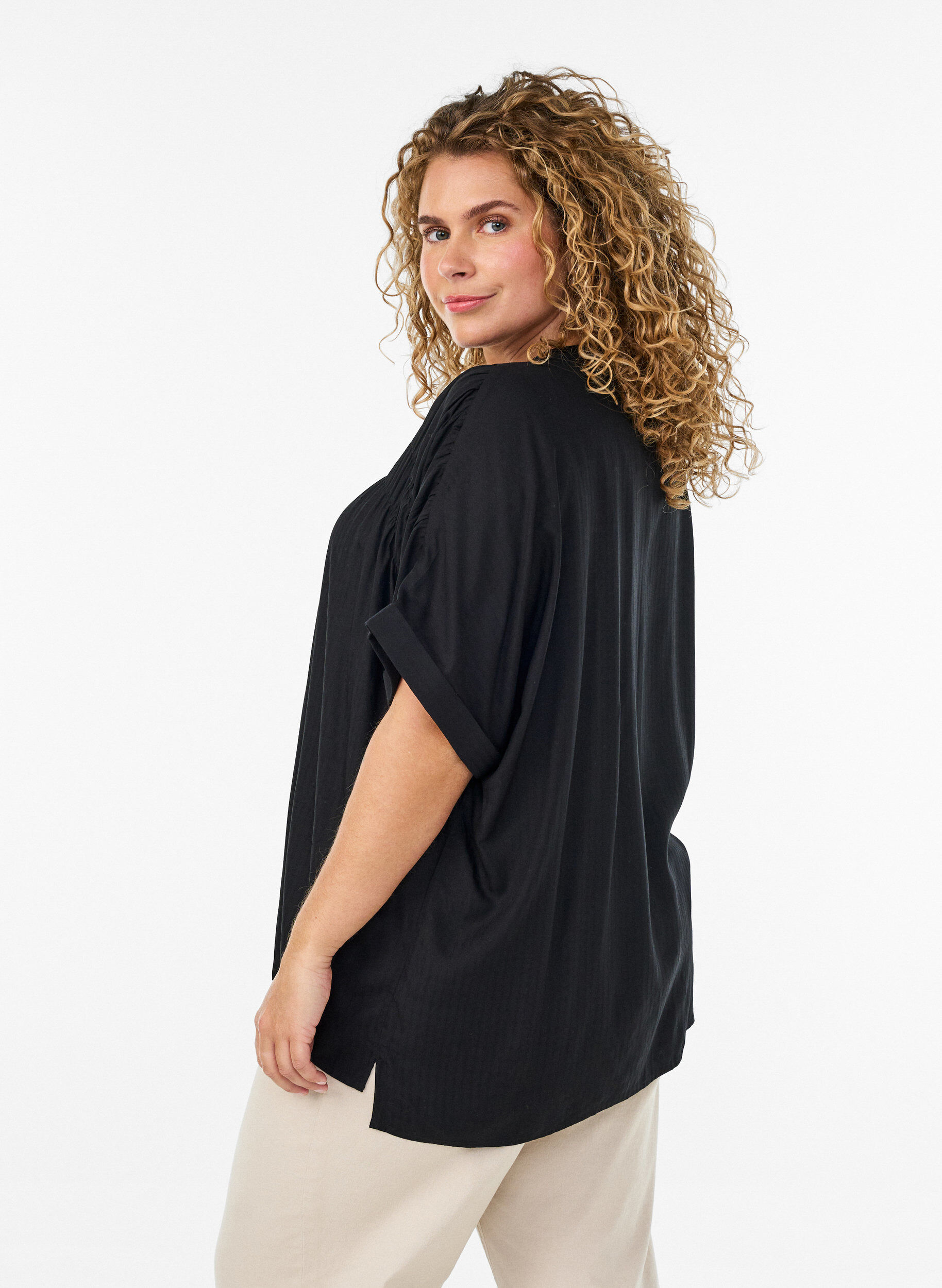 ZizziViskose skjorte med korte ermer og rynkedetalj, Svart, Model image number 1