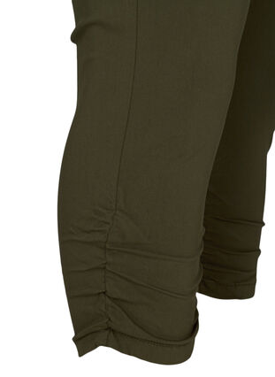 Ensfarget capri jeans i en viskosemiks, Olive Night, Packshot image number 3