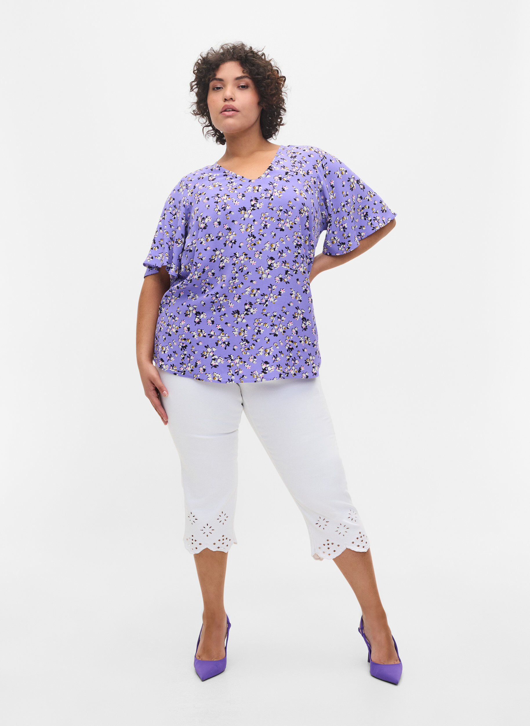 Zizzi Blomstrete viskosebluse med sn&oslash;redetalj, Lilac Flower Print, Model image number 3