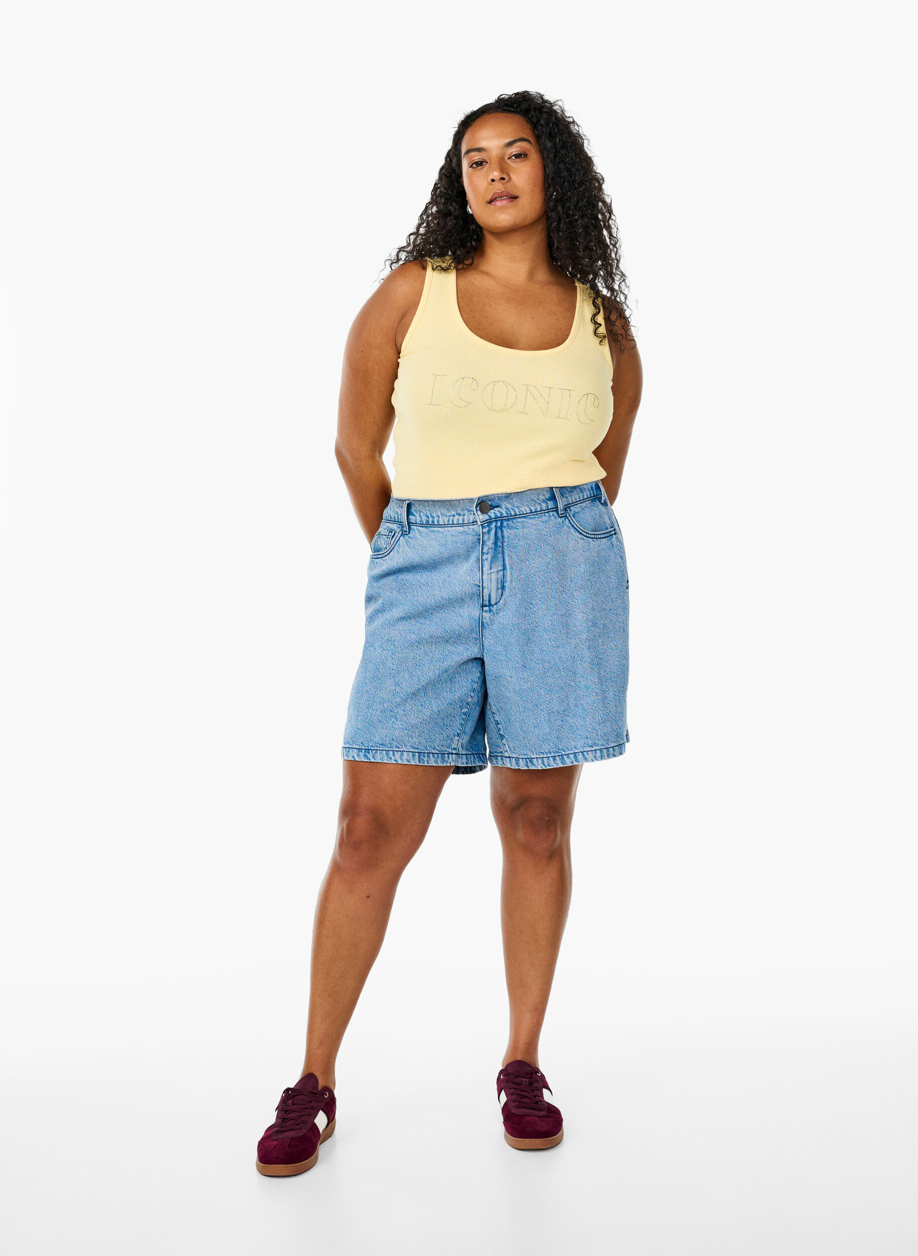 Zizzi Singlet med strass og smal passform, Gul, Model image number 1