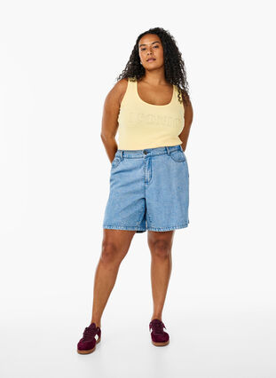 Zizzi Singlet med strass og smal passform, Gul, Model image number 1