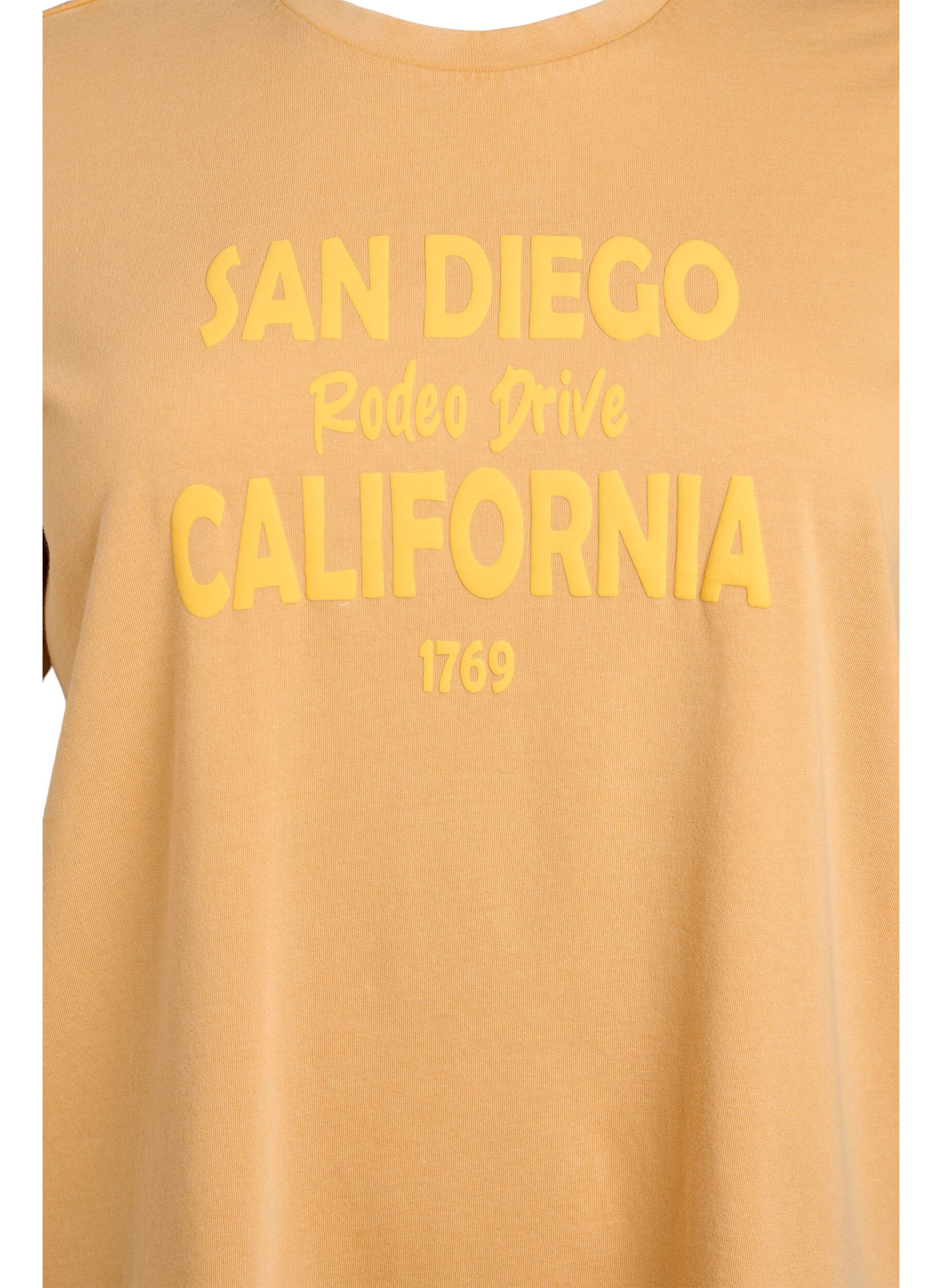 Zizzi T-skjorte i &oslash;kologisk bomull med et kult trykk, Gul, Packshot image number 2