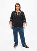 Brodert bluse i bomullsblanding med lin, Black W. EMB, Model image number 2