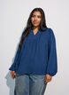 Bluse med V-hals og heklet b&aring;nd, Bl&aring;, Model image number 0