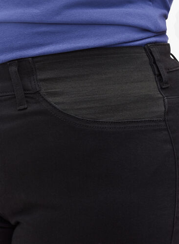 Super slim Amy jeans med strikk i livet, Black, Model image number 2