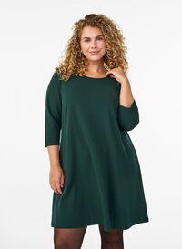 FLASH - Kort A-linje kjole med 3/4 ermer, Grønn FLASH - Kort A-linje kjole med 3/4 ermer, Grønn, Model