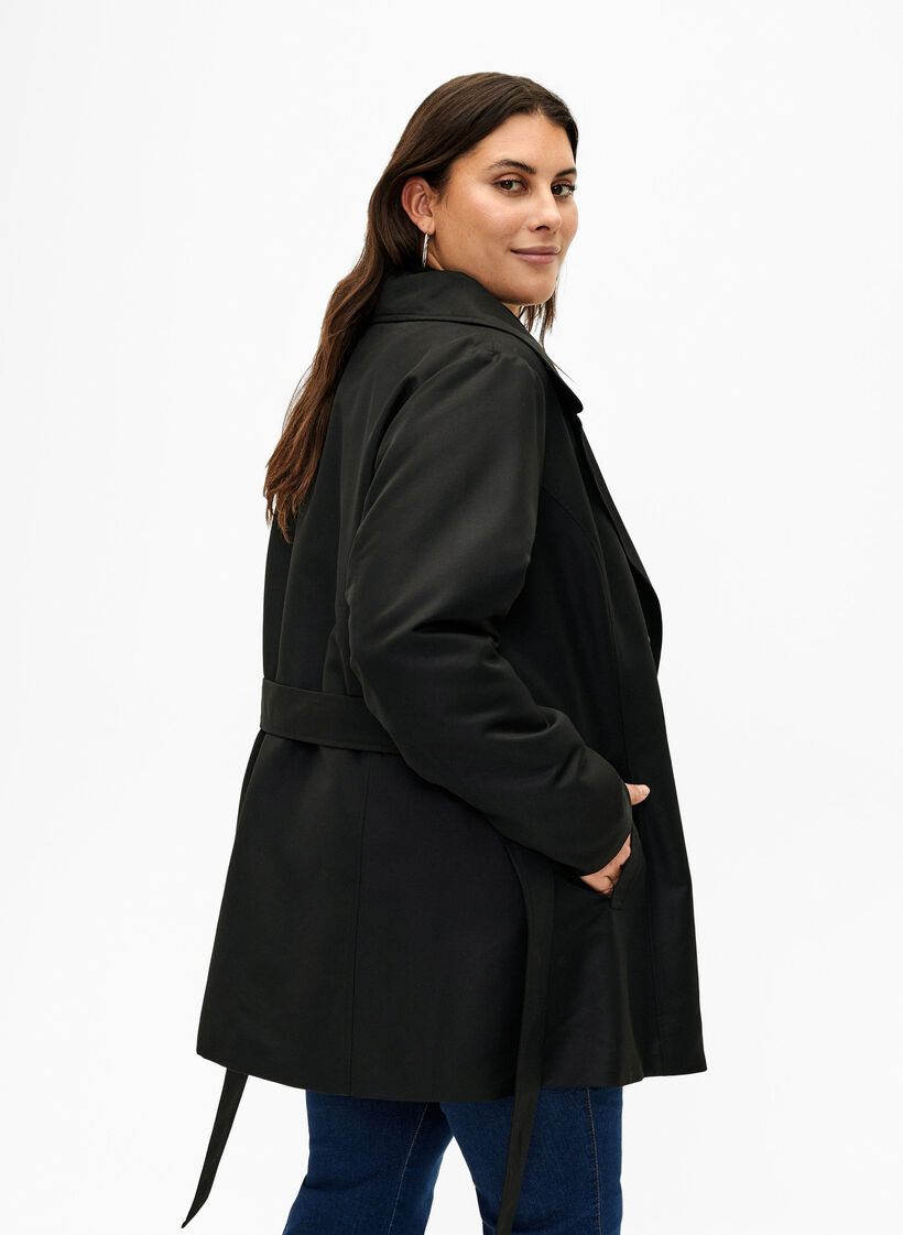 Kort trenchcoat med belte, Black, Model