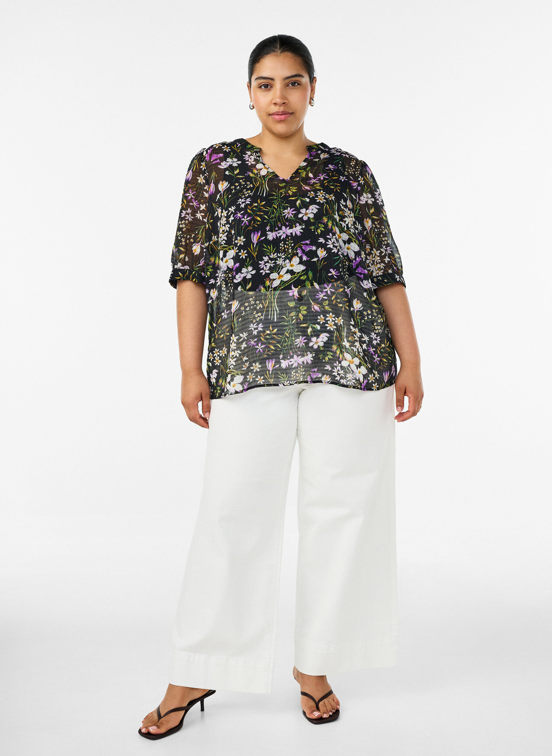 ZizziBluse med blomstertrykk og V-hals, Svart, Model image number 1