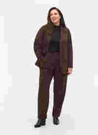 Klassisk bukse med lommer, Java, Model