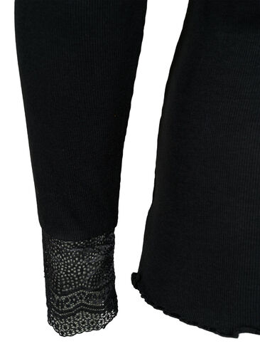 Ribbestrikket viskosebluse med blonder, Black, Packshot image number 3