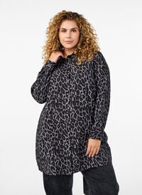 Lang leopardmønstret skjorte, Grå Lang leopardmønstret skjorte, Grå, Model