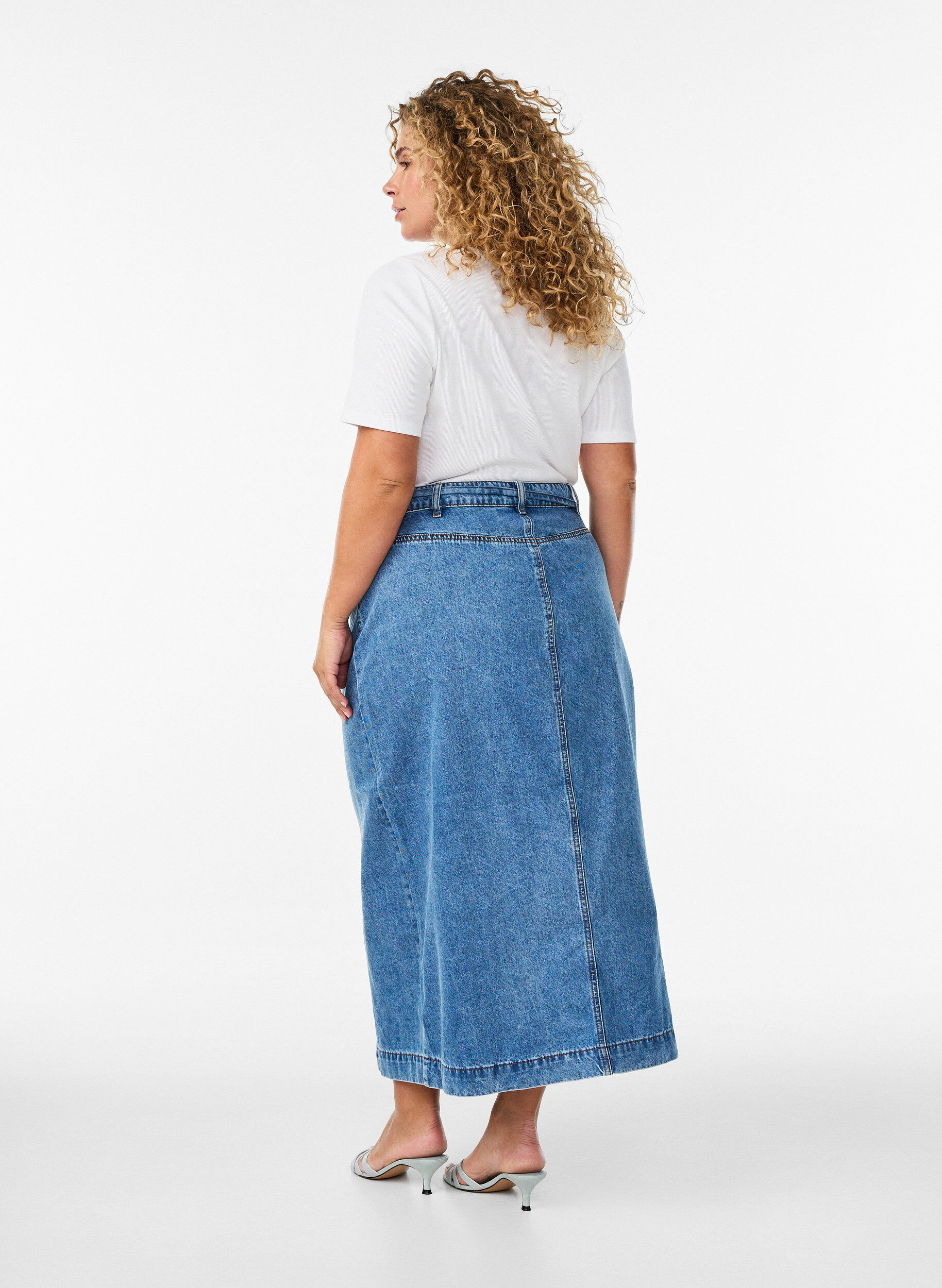Zizzi Denim maxiskj&oslash;rt med knytebelte, Bl&aring;, Model image number 1