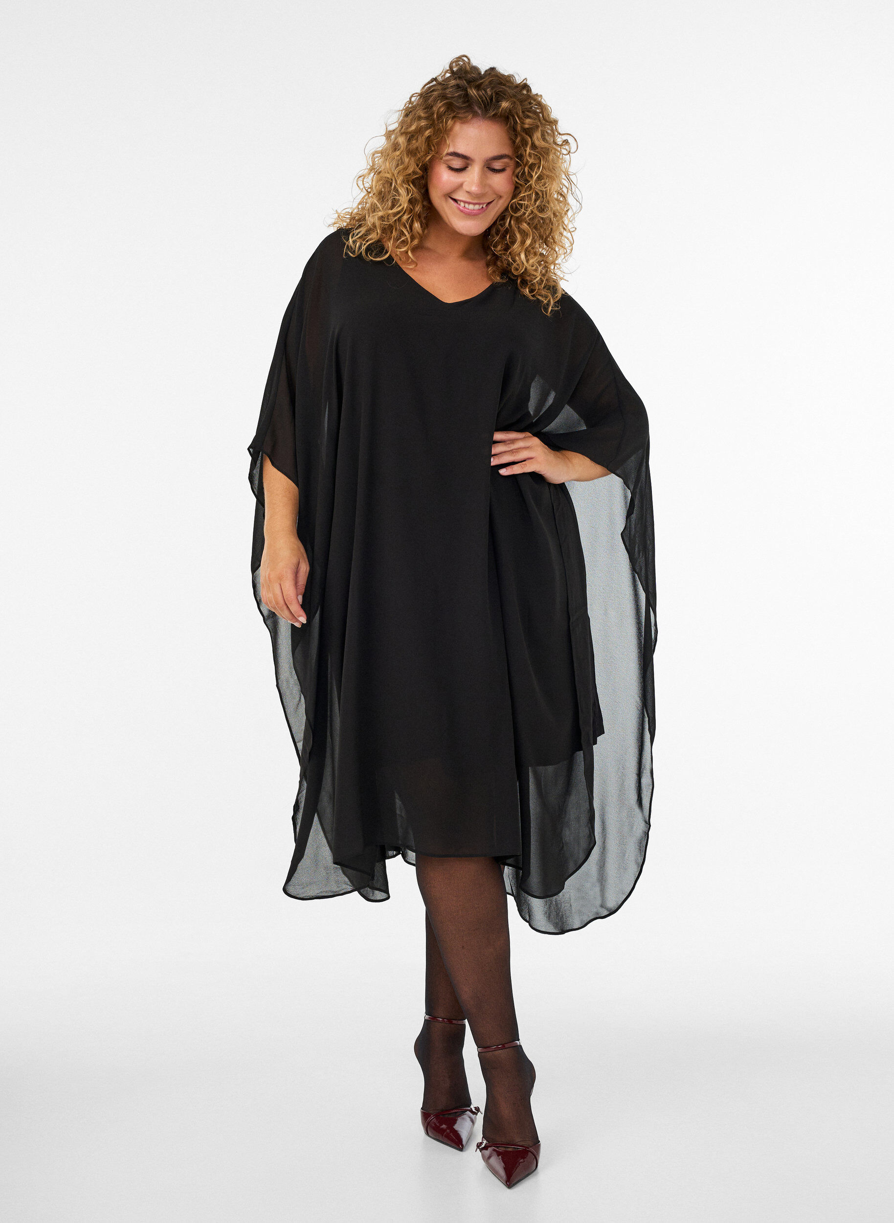 ZizziKort chiffonkjole med V-hals, Svart, Model image number 0