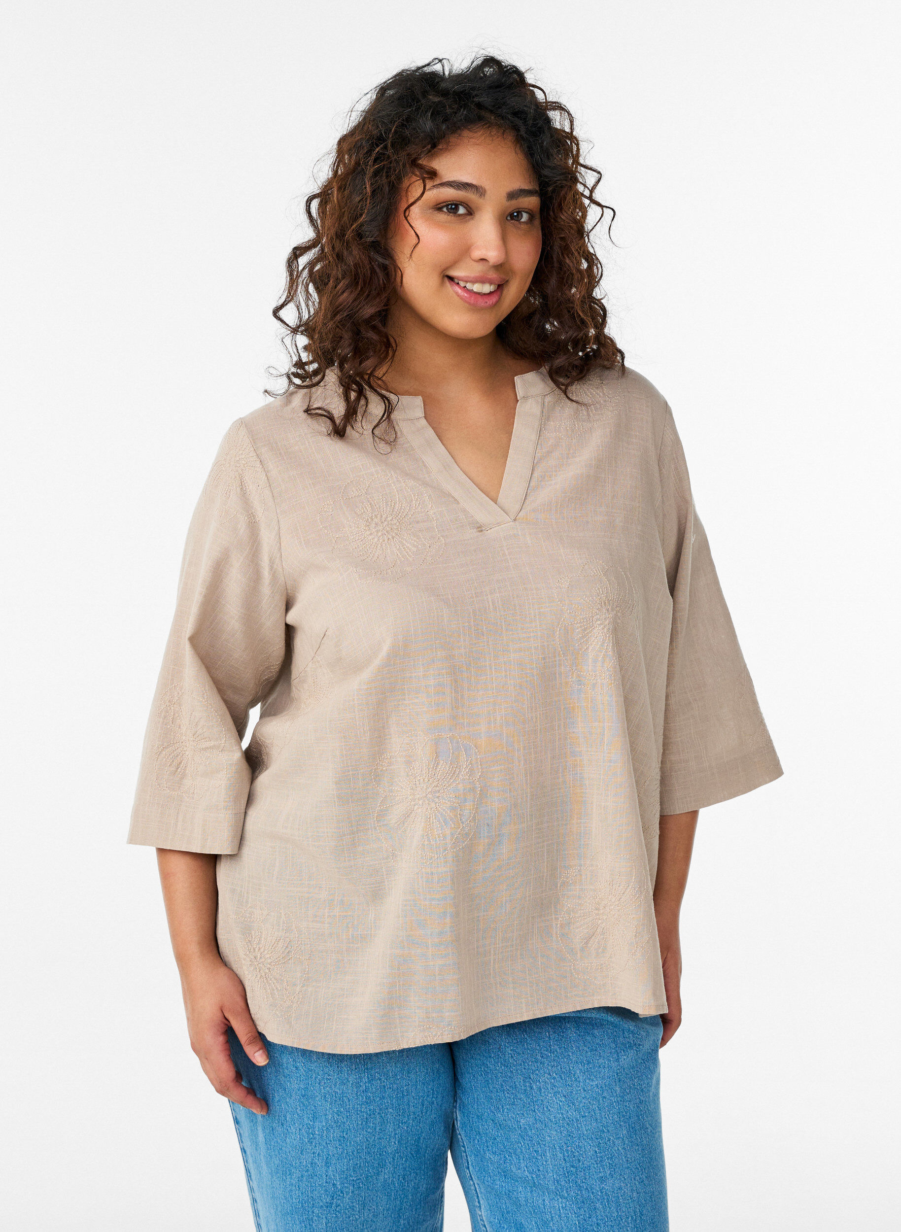 Bluse i bomull med broderte detaljer og 3/4 ermer, Beige, Model