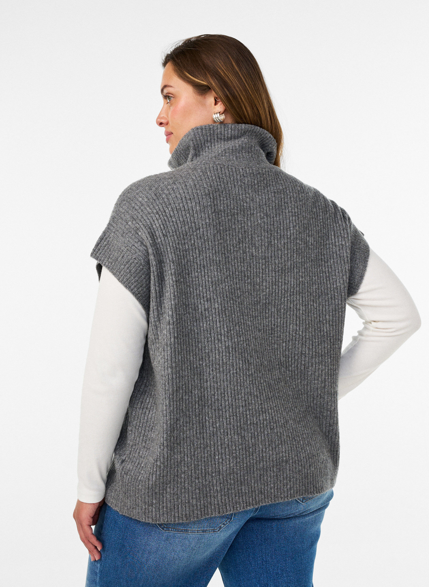 ZizziStrikket vest med h&oslash;y hals og kort glidel&aring;s, Gr&aring;, Model image number 2