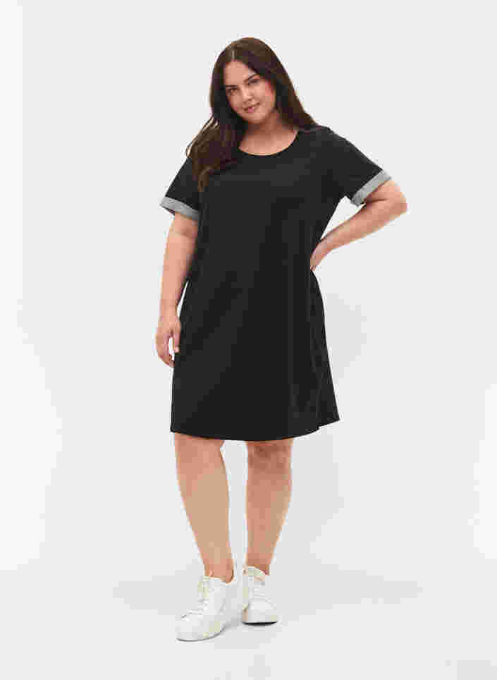 Kjole med korte ermer og splitt, Black, Model image number 2