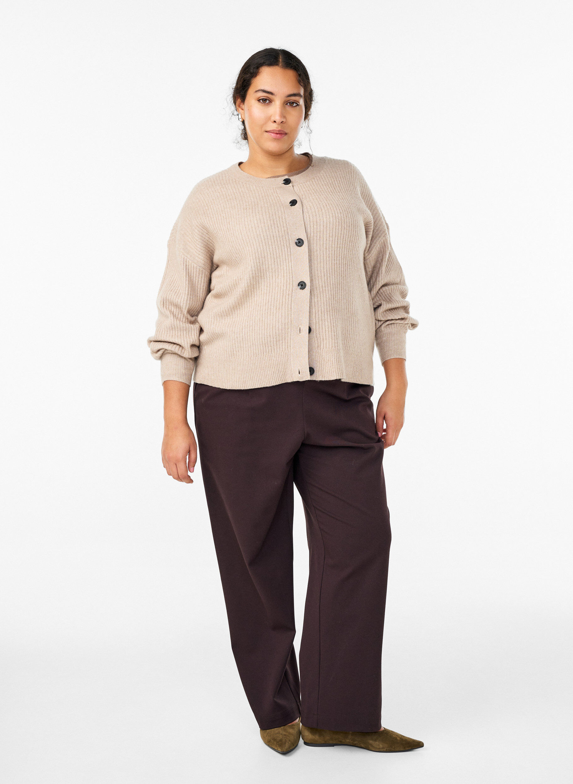 ZizziRibbestrikket cardigan med knapper, Beige, Model image number 1