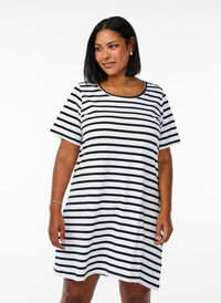 Stripete jerseykjole med korte ermer, Svart Stripete jerseykjole med korte ermer, Svart, Model