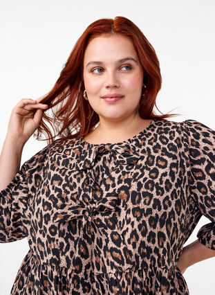 Zizzi Leo-bluse med sløyfe, Leo AOP w. Bow, Model image number 2