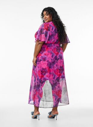 Zizzi Lang chiffonkjole med blomstertrykk og korte ermer, Rød, Model image number 1