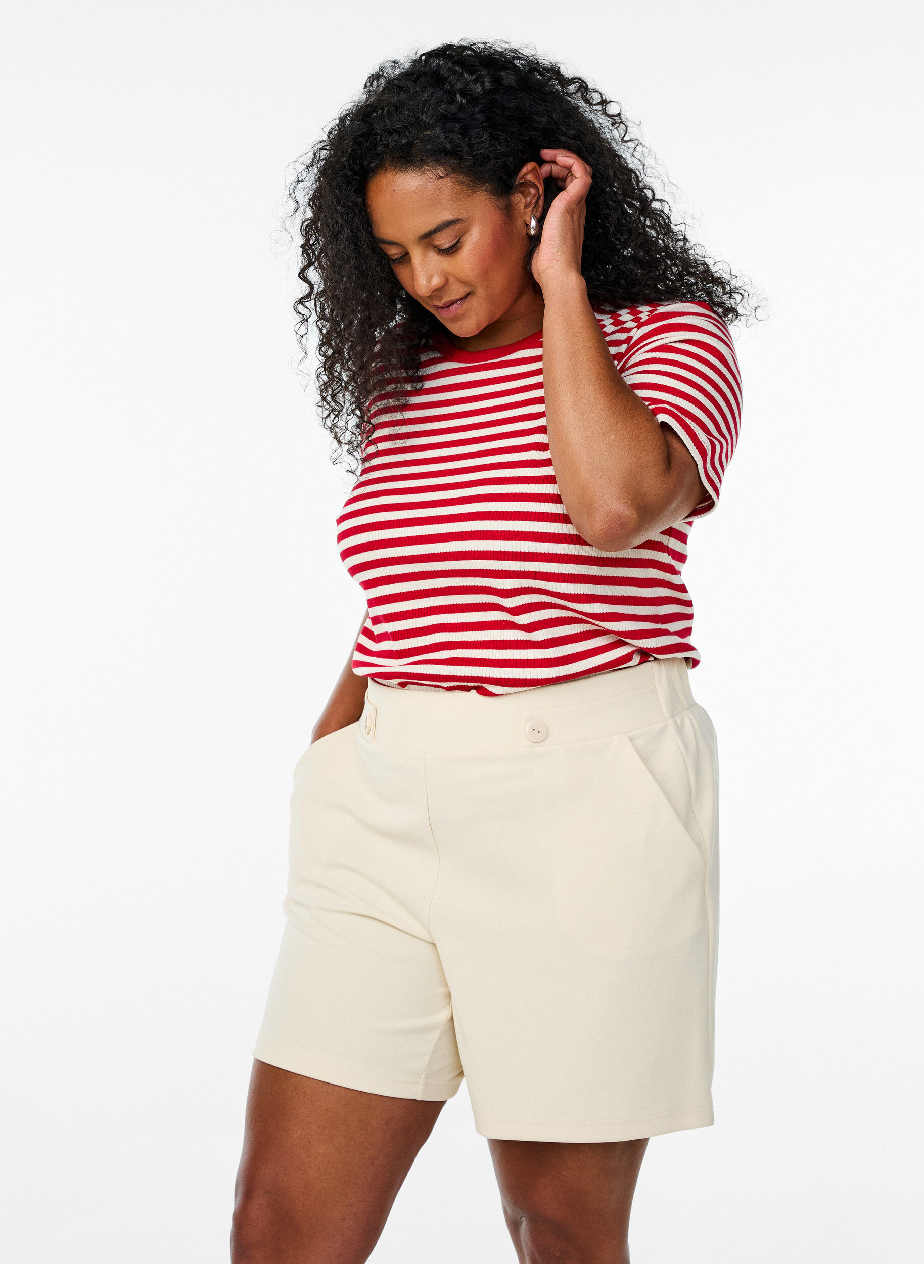 ZizziShorts med lommer og l&oslash;s passform, Beige, Model image number 0