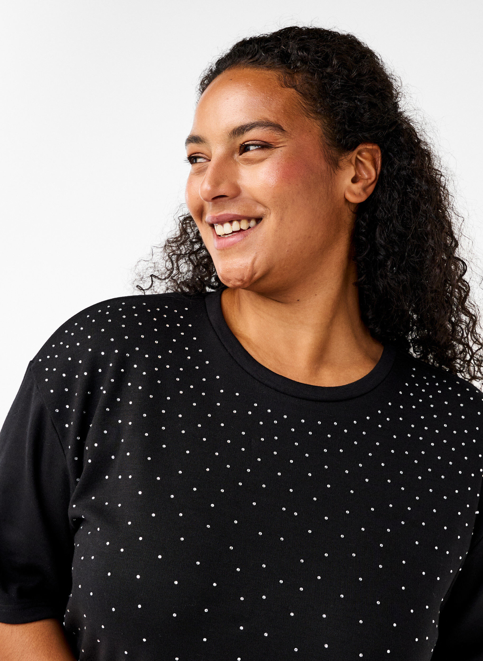 Zizzi T-skjorte med strass og rund hals, Svart, Model image number 3