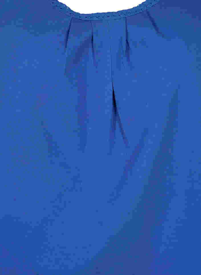 Bomullstopp med rund hals og blondekant, Dazzling Blue, Packshot image number 2
