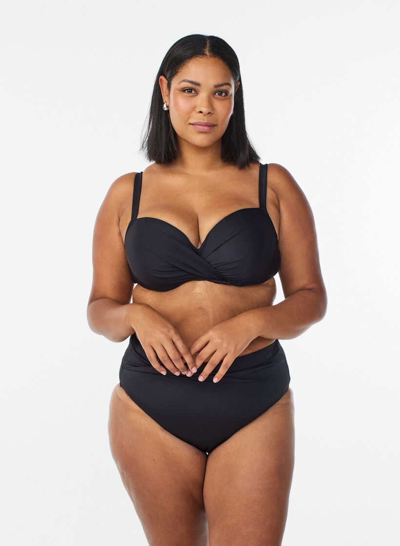 Bikinitopp med b&oslash;yle og drapering, Svart, Model image number 1
