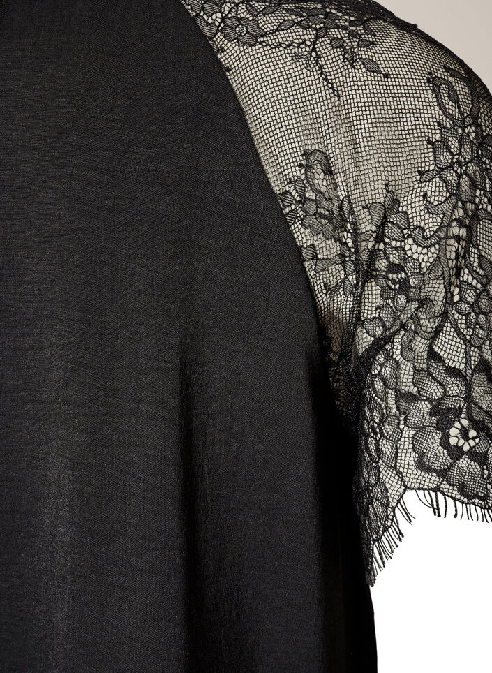 Bluse med korte blondeermer og h&oslash;y hals, Svart, Packshot image number 3