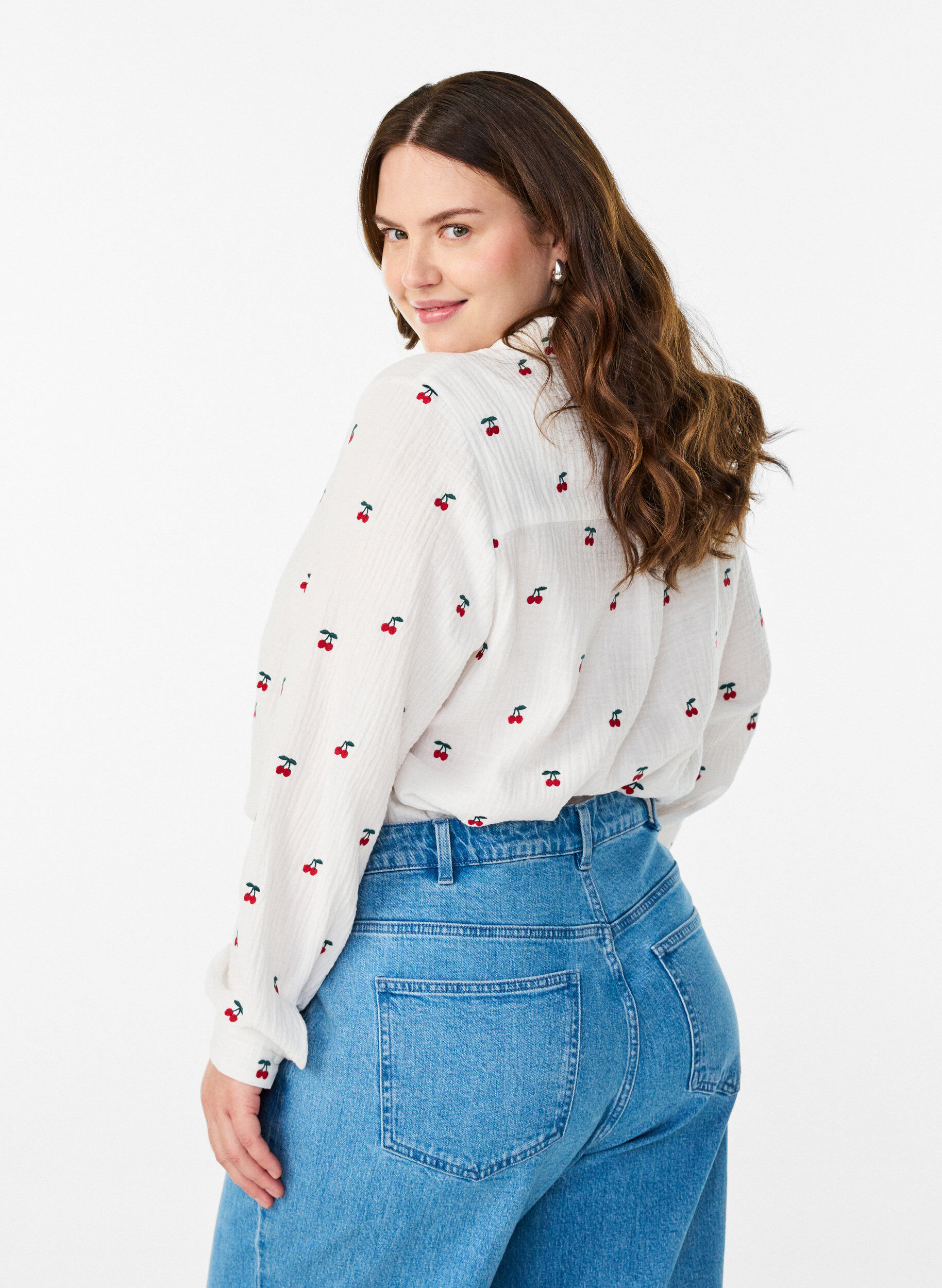 Zizzi Langermet bluse i bomullsmusselin med broderte motiver, Vanilje, Model image number 2