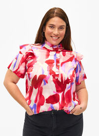 Skjortebluse i sateng med trykk og volangdetaljer, Geranium Graphic AOP, Model