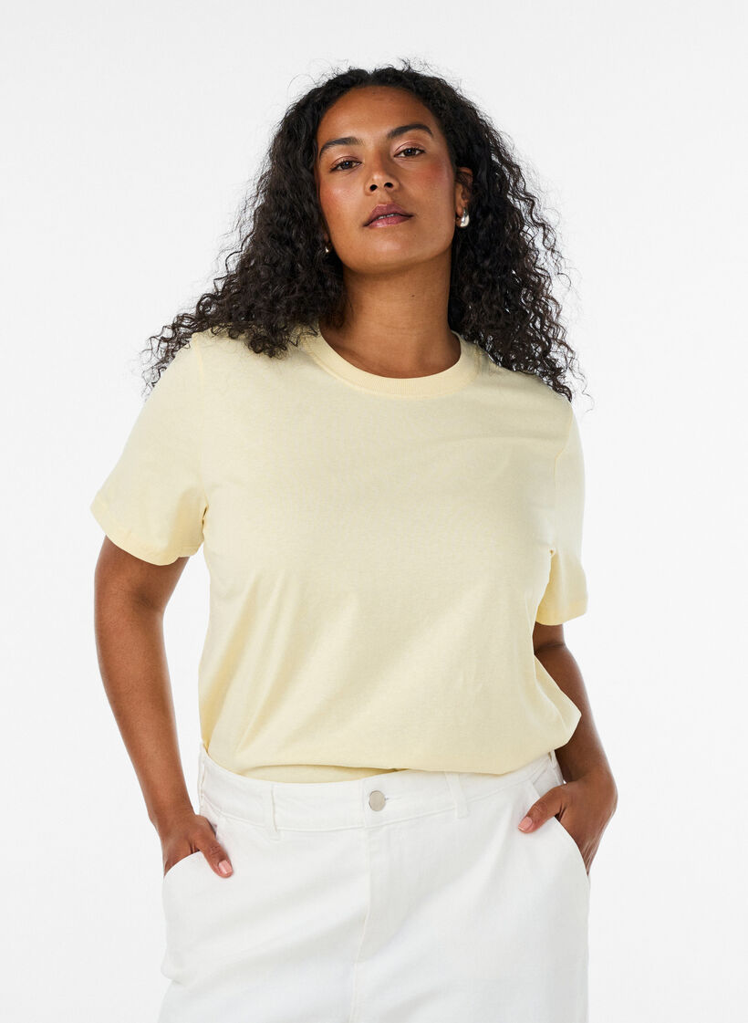 Basic T-skjorte i bomull med rund hals, Gul, Model image number 0